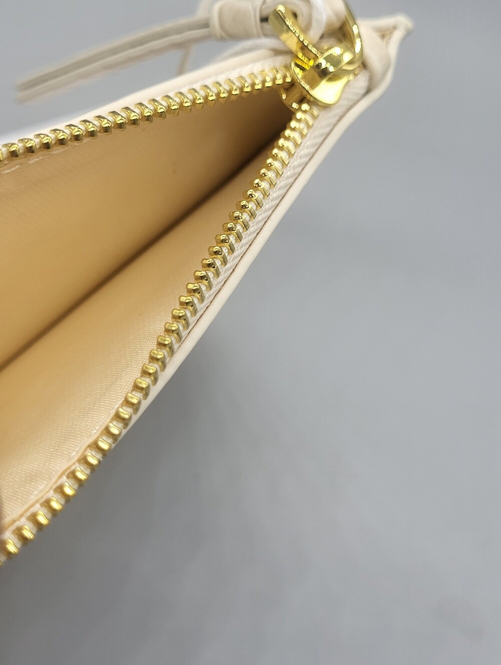 JW PEI Quinn Zipped Card Holder - Ivory Croc - Picture 7 of 8